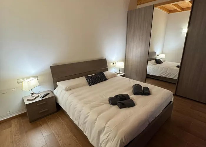 Ca' Piramidi Semesterbostad *